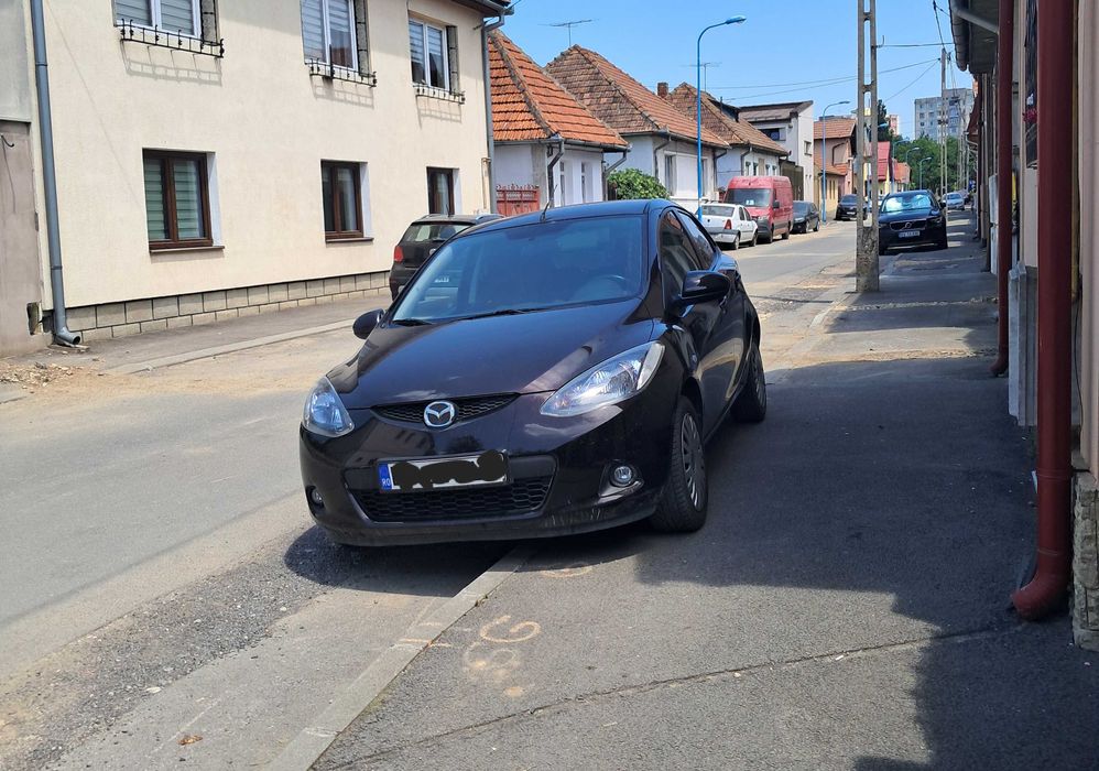 MAZDA 2