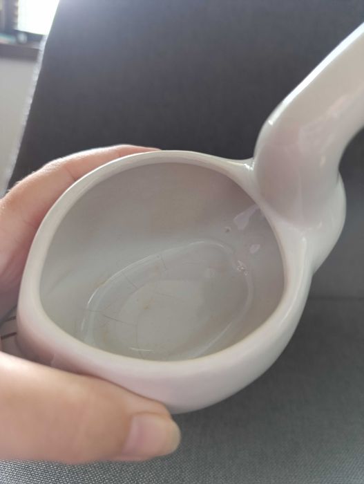 Красив порцеланов лебед със златен кант