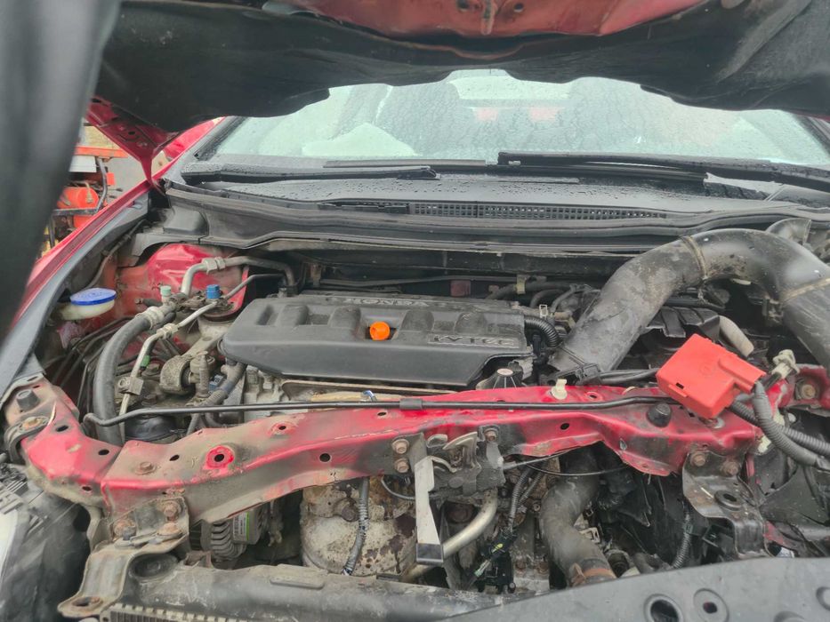 Vand honda civic 1.8 i-vtec an 2006 hatchback ,masina a avut un accident ,a intrat intr un stalp