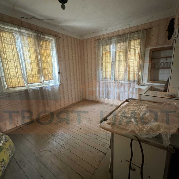 Продава се Къща в Петрич - 140 кв.м за 358 €/кв.м - Снимка #2