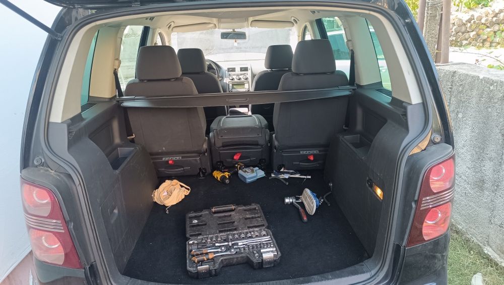 Продавам VW Touran 1.9tdi 105кс. 
и ВСЯКАКВИ Голф 5ци на ЧАСТИ