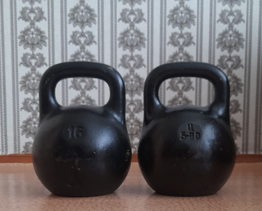 Продам гиря Советского две штуки 16 кг