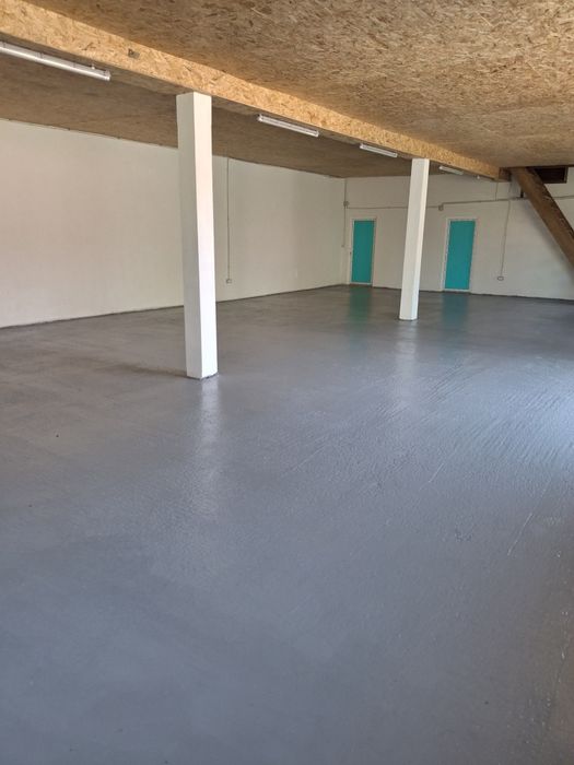 Vând hală-garaj-depozit