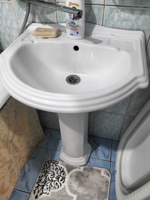 Продам Раковину с подставкой