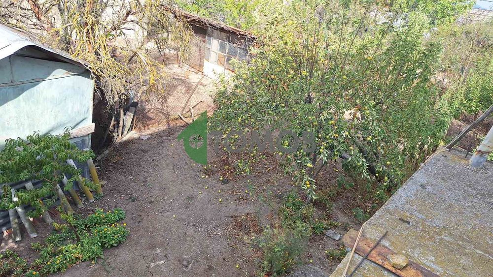 Здрава триетажна къща в село Загоре