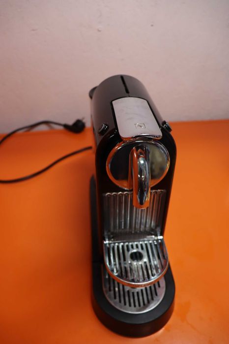 Кафемашина с капсули NESPRESSO Citiz Черна