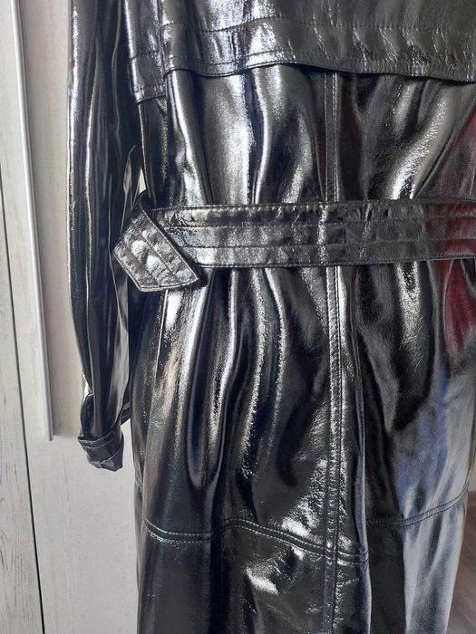 Кожен тренч BERSHKA