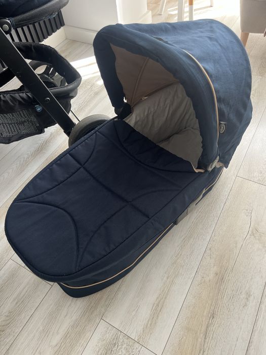 Vând cărucior 3 în 1 de la Graco Model Evo