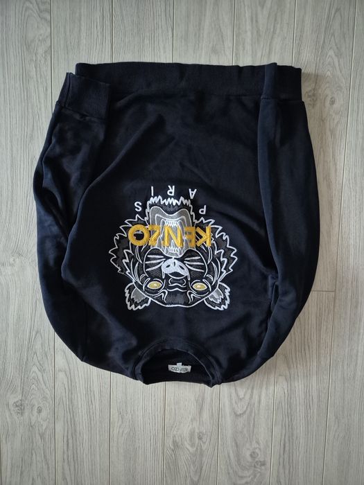 Pulover Kenzo negru cu logo tigru model Nou
Stare foarte bună, fără de