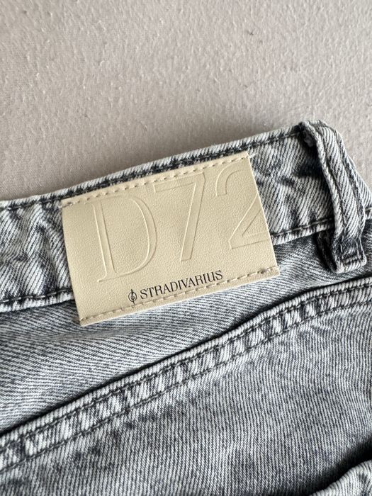 Blugi Stradivarius D72