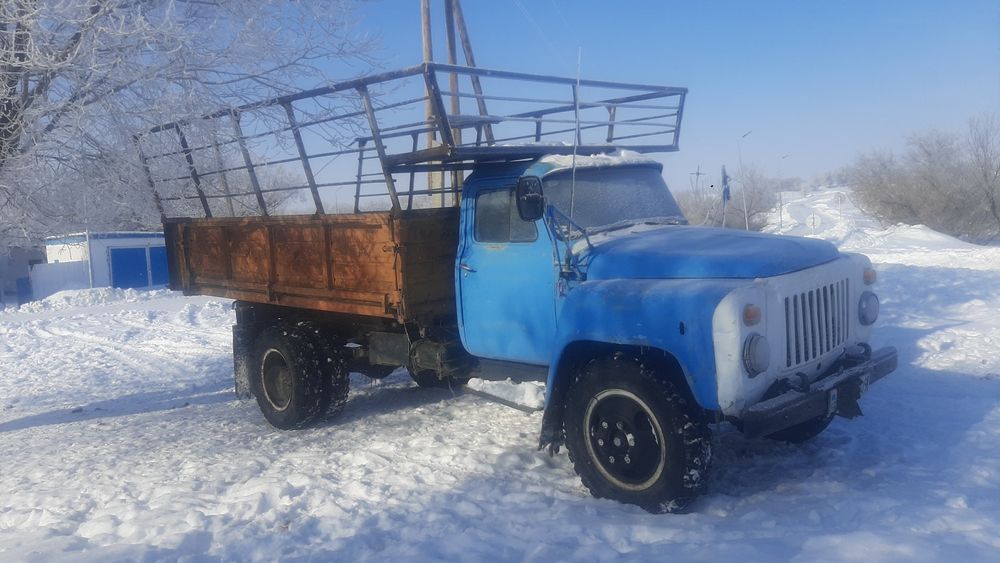 Газ 53 на полном ходу