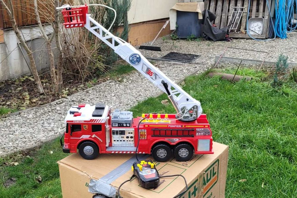 Masina de pompieri cu telecomanda