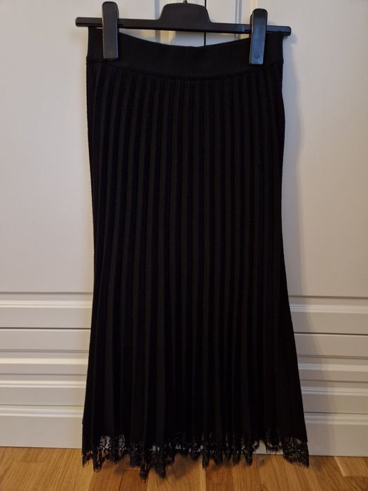 fusta midi cu dantela