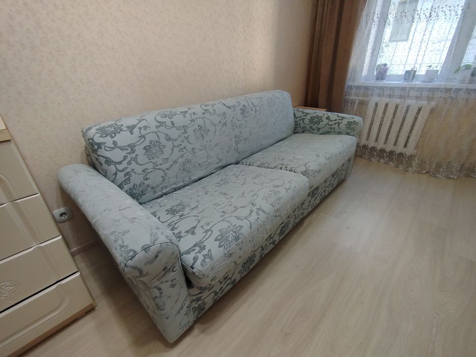 Диван, раскладной.