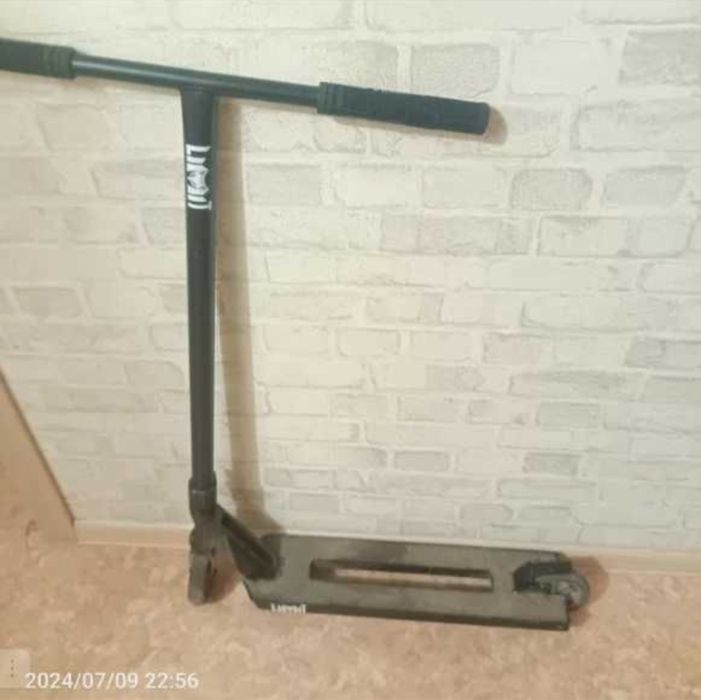 СРОЧНО продам трюковой самокат limit