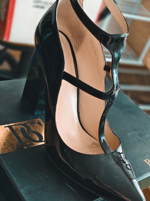 Продам туфли Basconi 40 размер