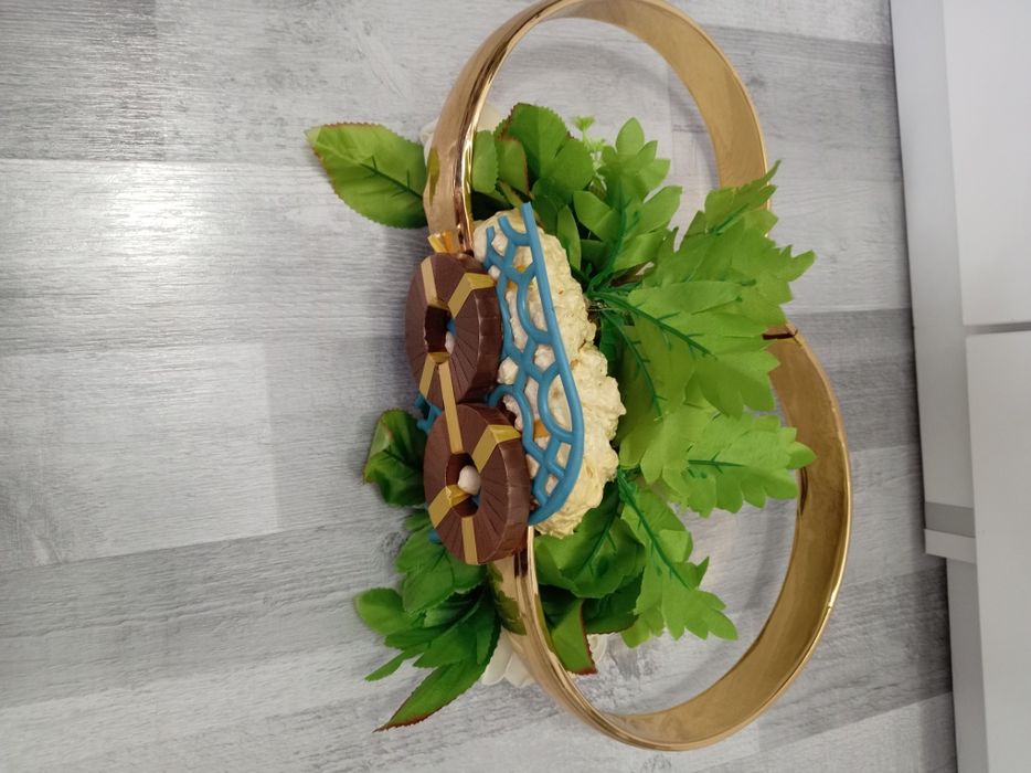 Aranjament floral, de pus pe mașină la nunti