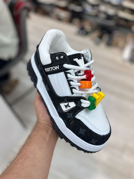 Adidași LV  noi cu eticheta