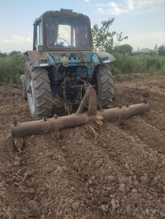 Belorus traktor sotiladi