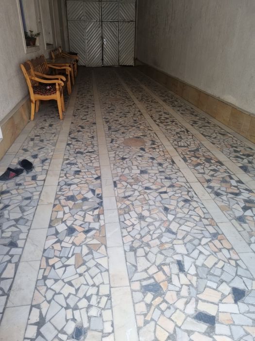 Карвон бозор рупарасида      Участка сотилади