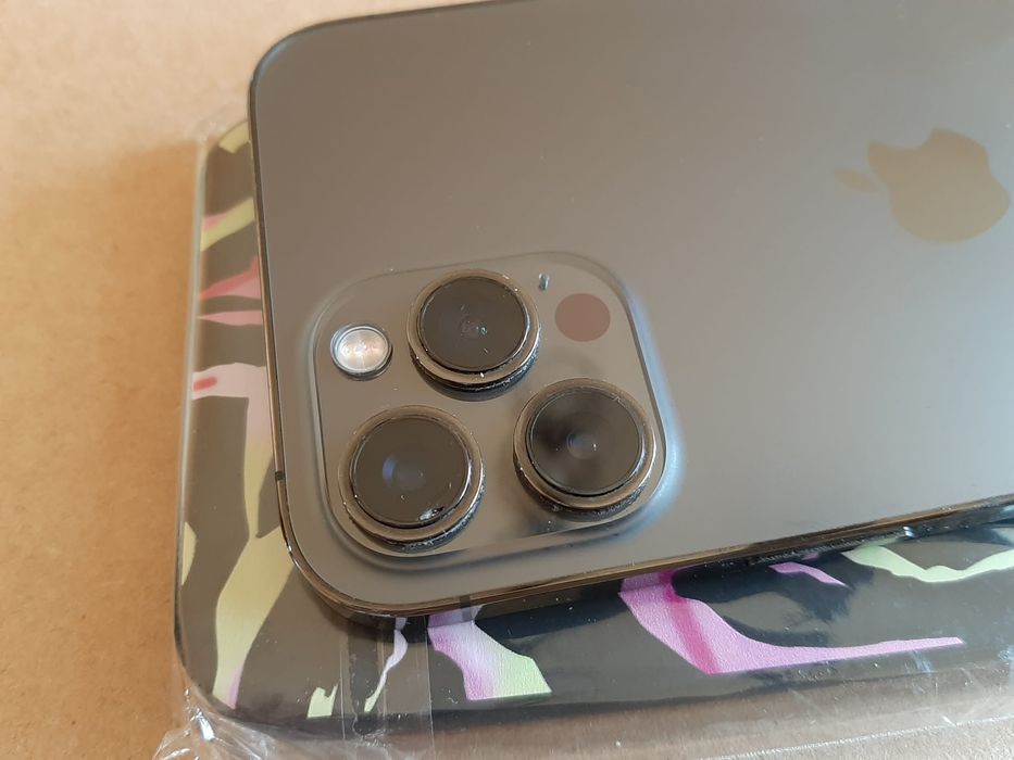 Iphone 12 pro max в отлично състояние