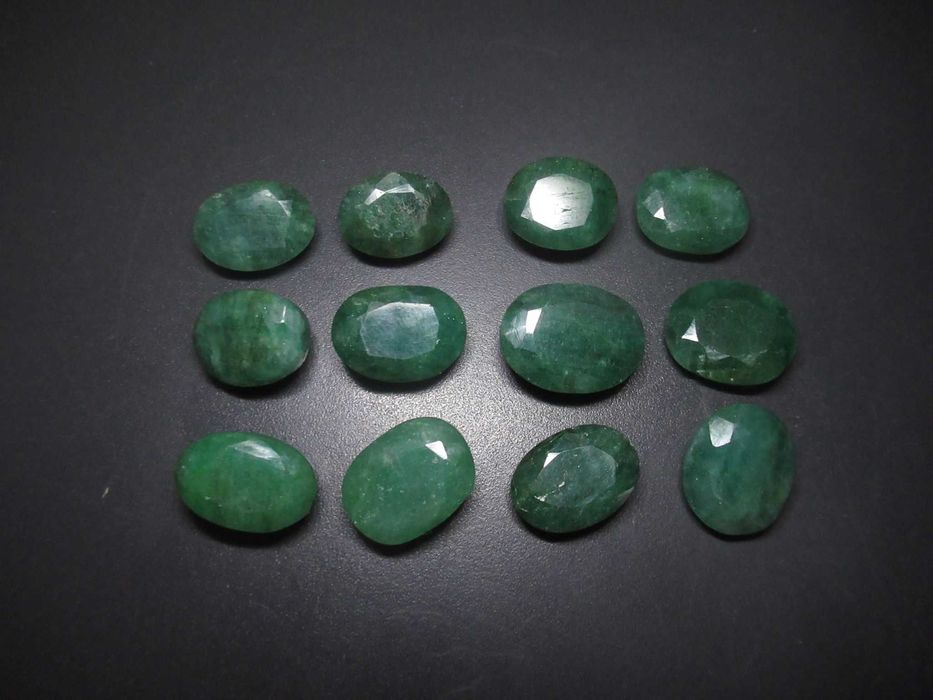 Изумруди,Рубин Зоисит,Ларимари,Шпинел,Опушен кварц,Опали,Рубини