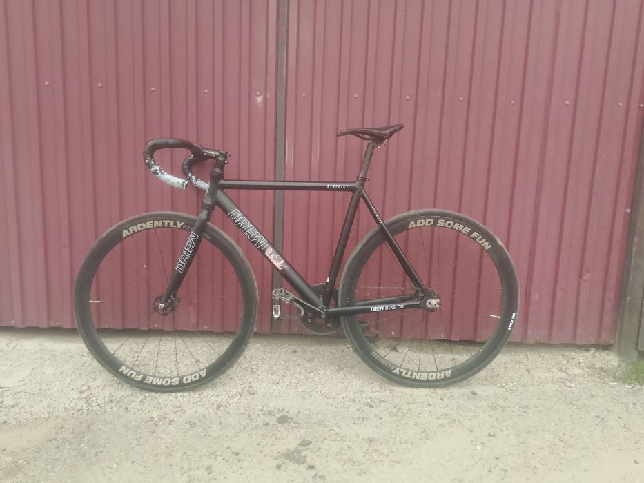 Drew District Fixed Gear

Продам фикс Drew District. Размер рамы: L. П