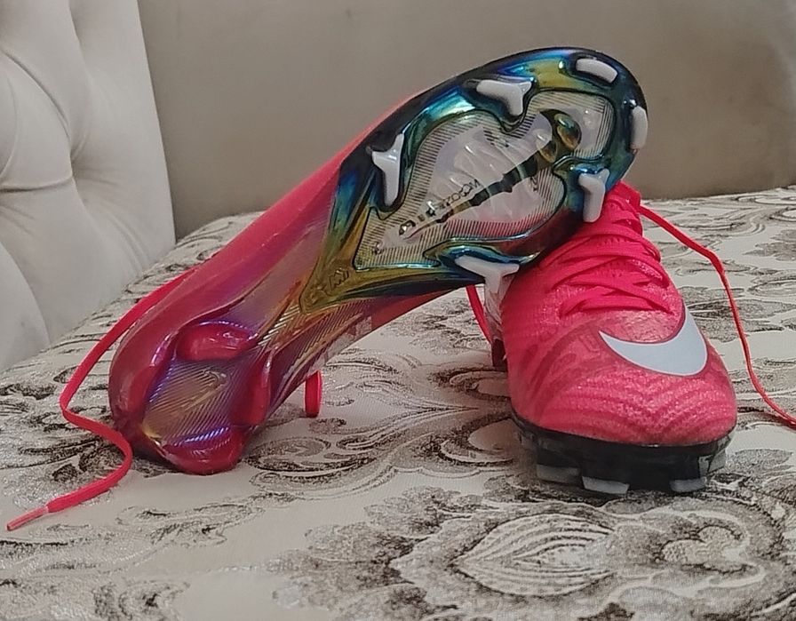 Новые футбольные бутсы Nike Air Zoom Mercurial Vapor 16 на узкую стопу