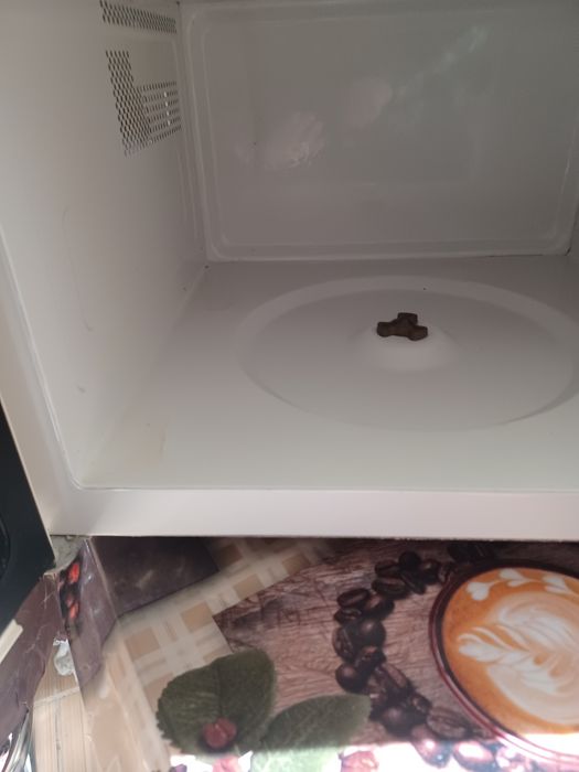 Cuptor microunde complet cu farfurie