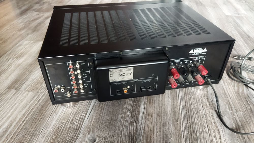 Продавам усилвател Sony TA-F630 ESD