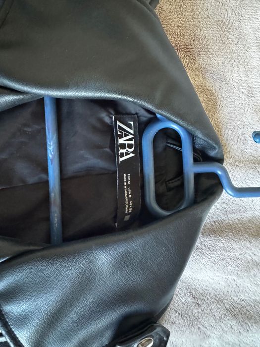 Черно яке от изкуствена кожа Zara