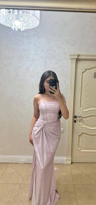 Вечернее платье продается за 60000 тг