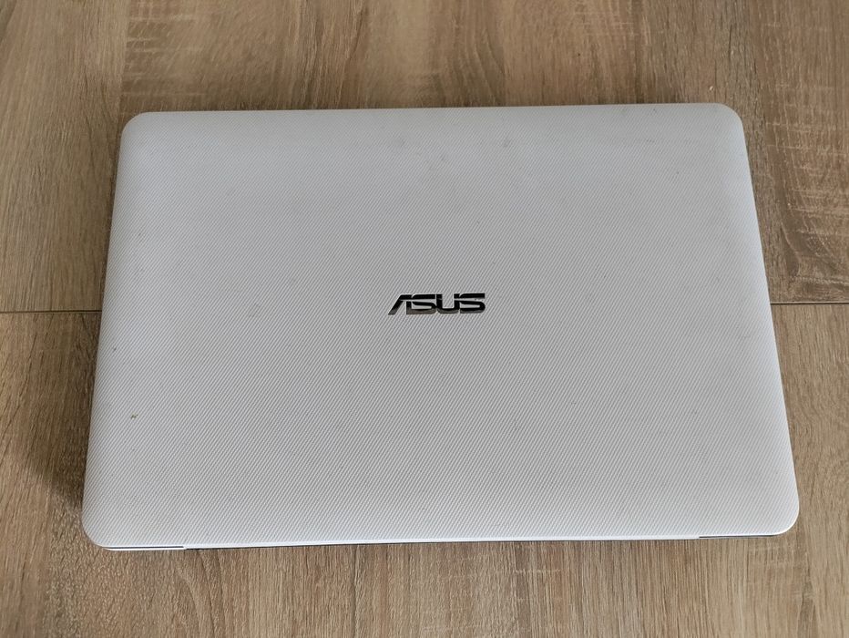 Лаптоп ASUS-F554L-15.6incha