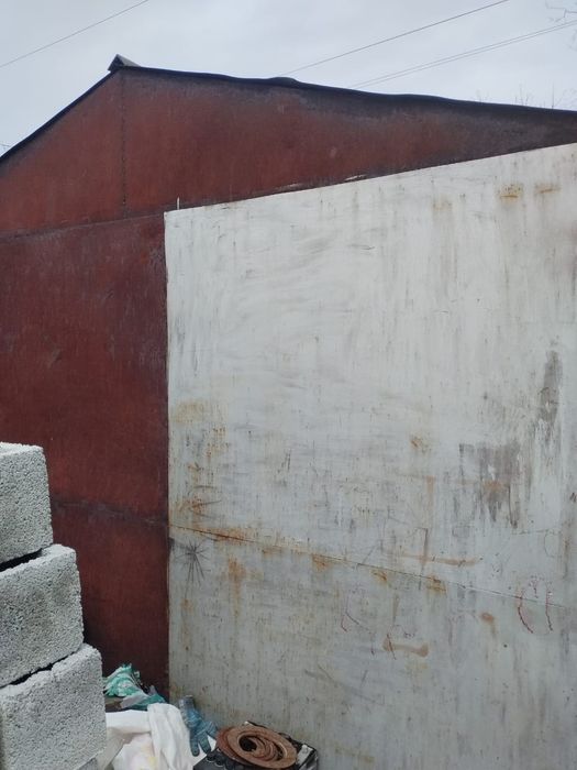 Продам   металический гараж  большой   5   на  3.25