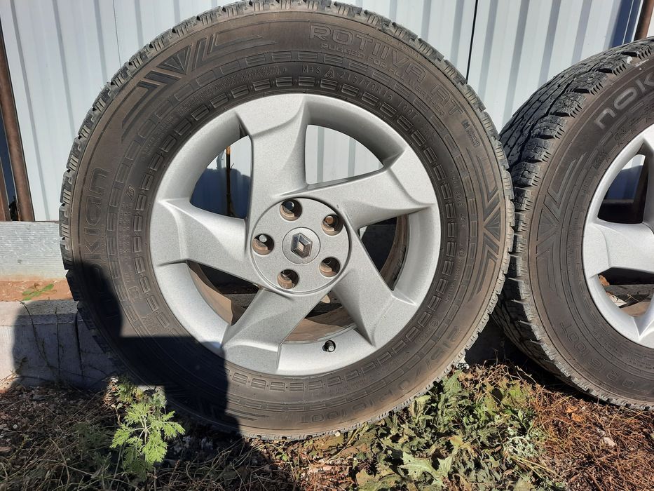 Шины с дисками на Дастер