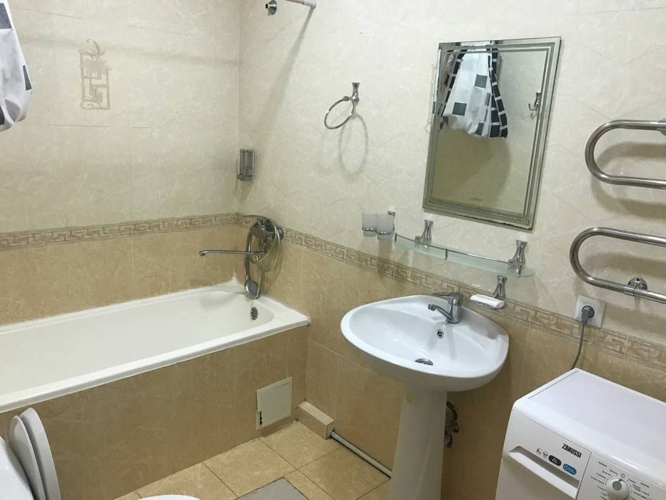 Ц-4, 2-х комнатная, напротив гостиницы “Hyyat”, рядом корзинка «Шедевр