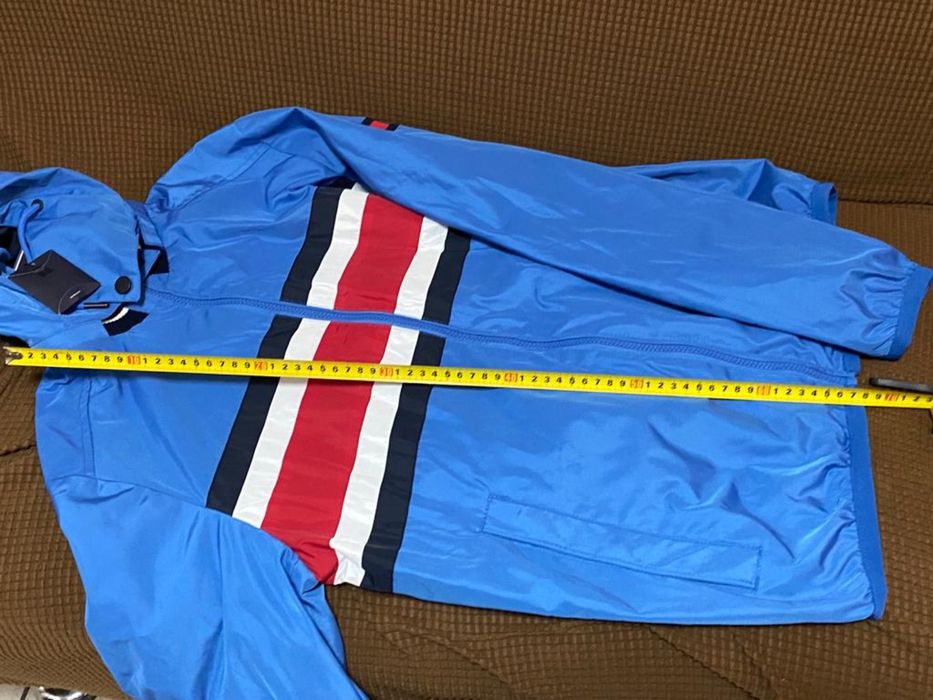 Geaca Tommy Hiflingher noua