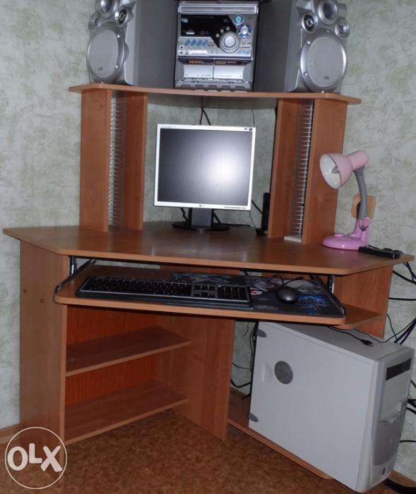 Стол компьютерный угловой