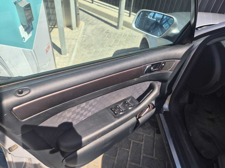 Vand audi a6 2.4  v6 benzina din 2001