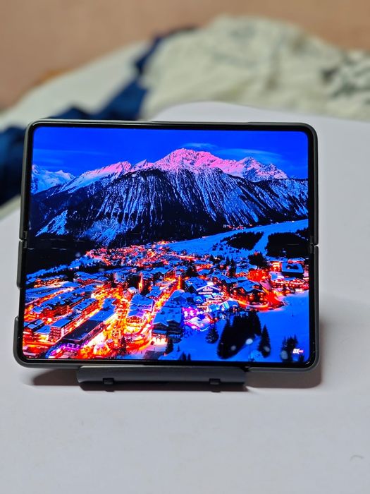 Vând Samsung Galaxy Z Fold 5 + Smartwatch 6 Classic
