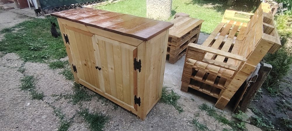Изработвам дървени шкафове по поръчка – масив, ръчна изработка