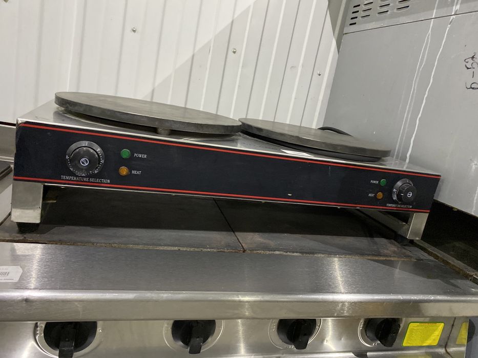 Блинница,плита для блинов, мойка двух секционная,кофемашина,стол нерж.