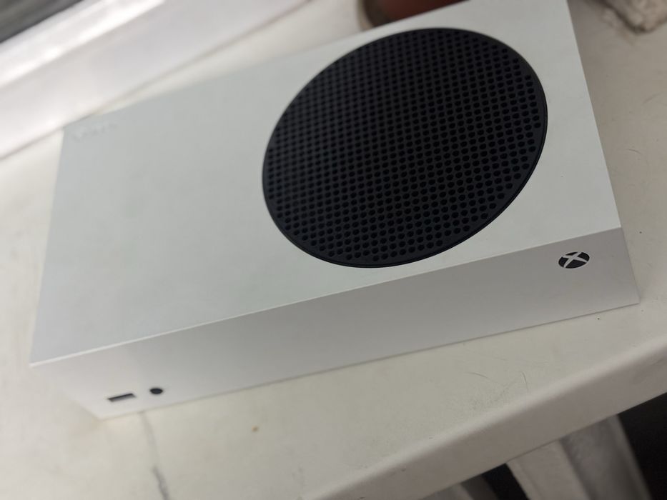 Продам Xbox Series S