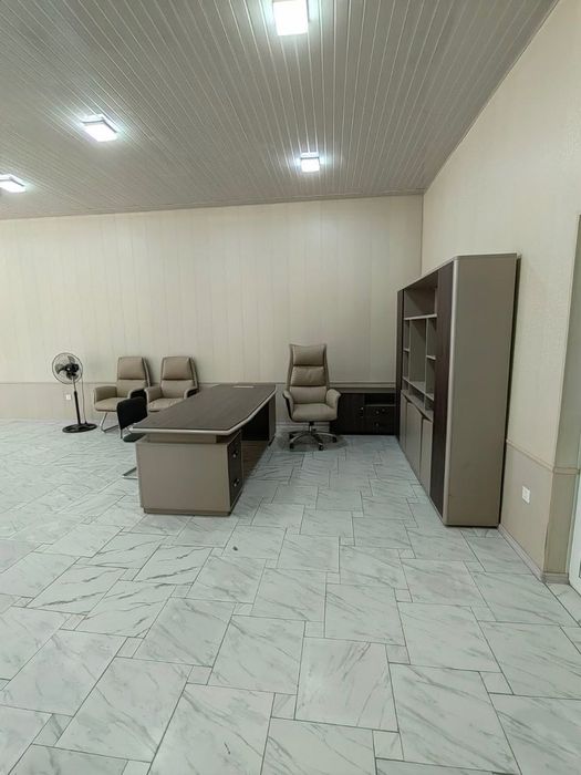 Сдам два этажа : первый и цоколь в центре города 240 кв м