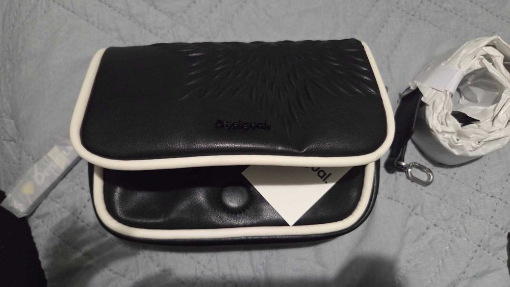 Дамска чанта на марката desigual