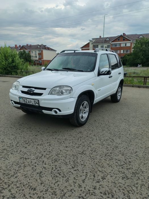 Продам машину Шевролет нива