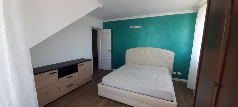 Inchiriez casă in duplex