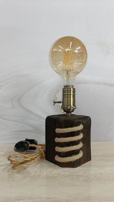 Настольная лампа.Светильник.