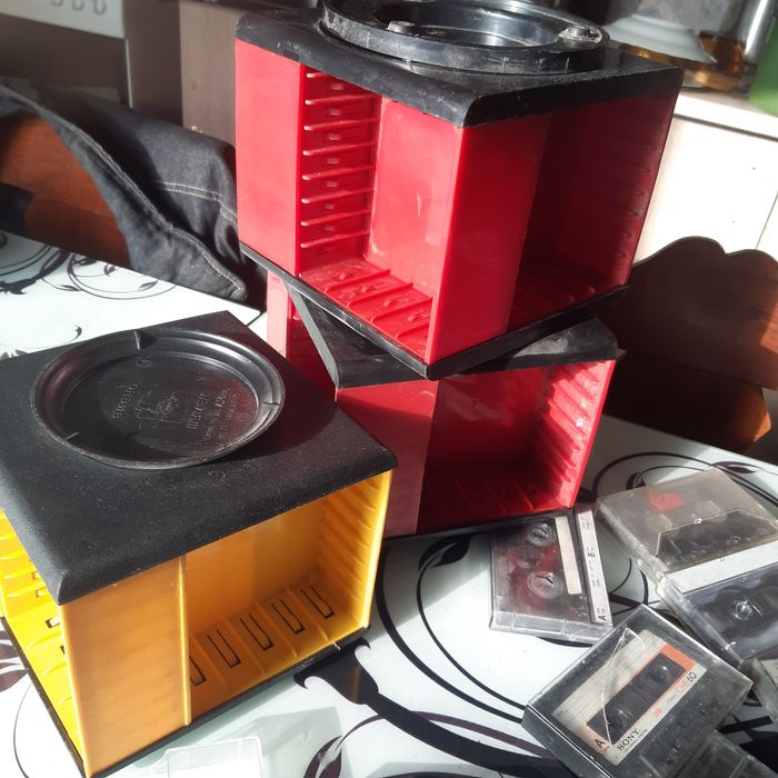 Лот касети със касетодържачи