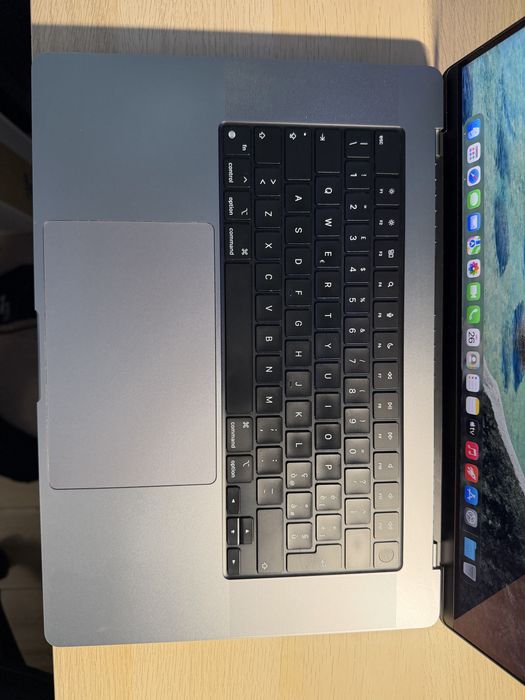 macbook pro m1 14 - Laptopuri oferte online | OLX.ro